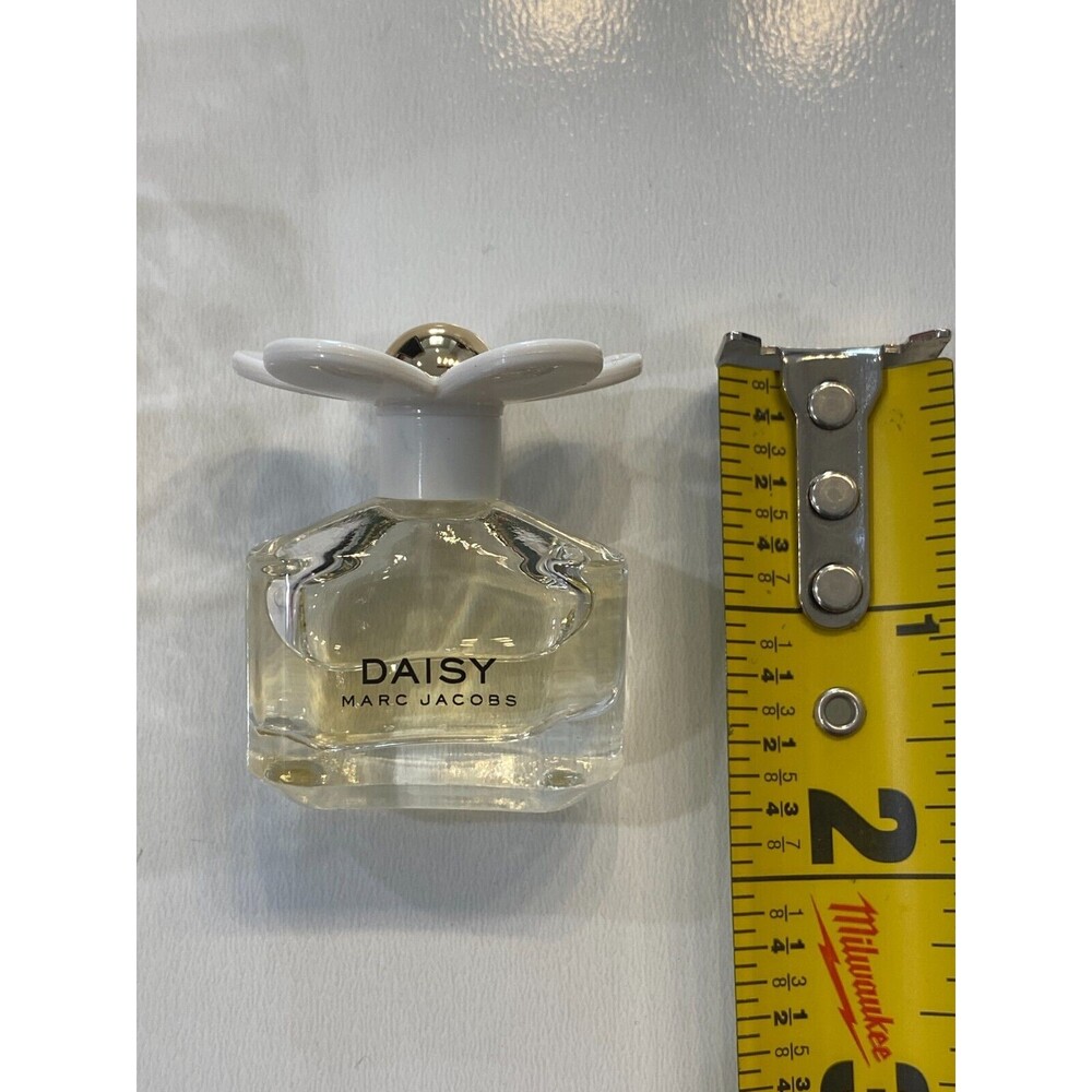 Marc Jacobs Daisy (4ml-0.13fl oz) Women's EDT Perfume Miniature Splash NEW - Picture 5 of 5